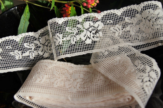 2¼" Floral Lace Trim - Natural White