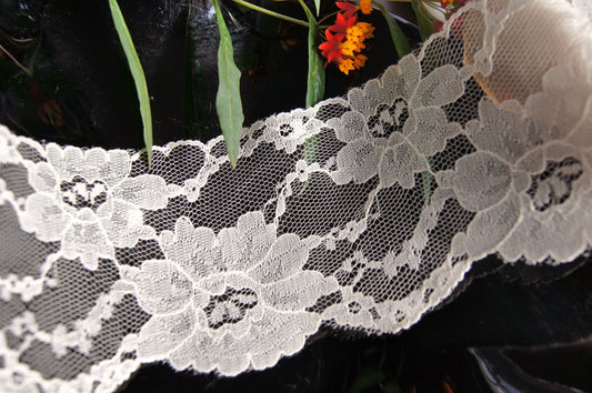Big Flower Lace Trim 3¾" wide