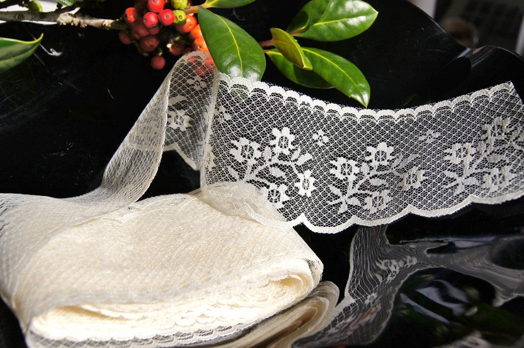 Soft Ivory Scalloped Floral Lace Trim