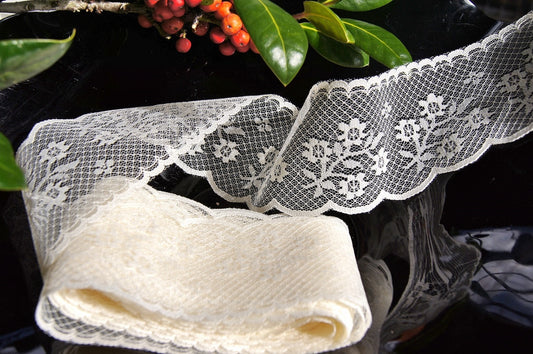 Soft Ivory Scalloped Floral Lace Trim