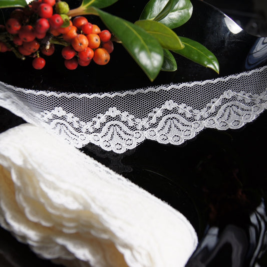Ivory Floral Scallop Edge Lace Trim