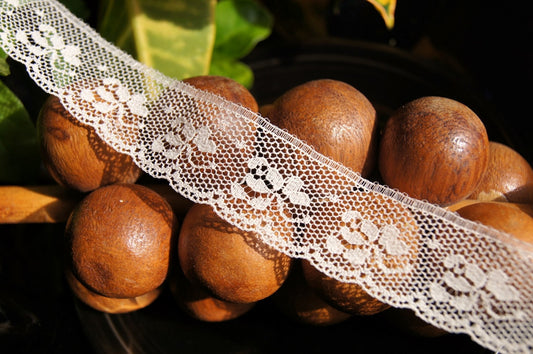 Scalloped Floral Lace Edging