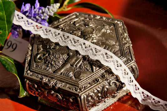 Ivory Scalloped Lace Edging ½" wide