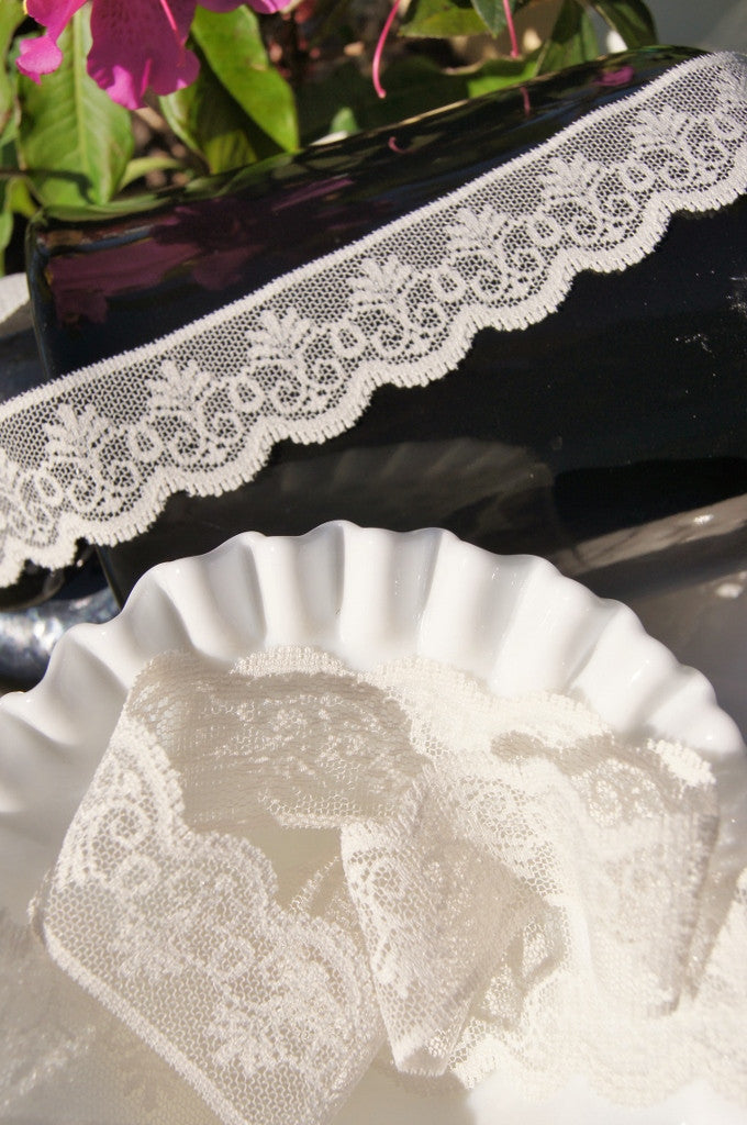 Scalloped Edge Natural Vintage Lace Trim