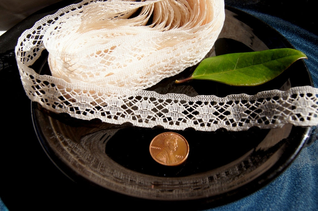 Flower Petal Natural Scalloped Lace Trim