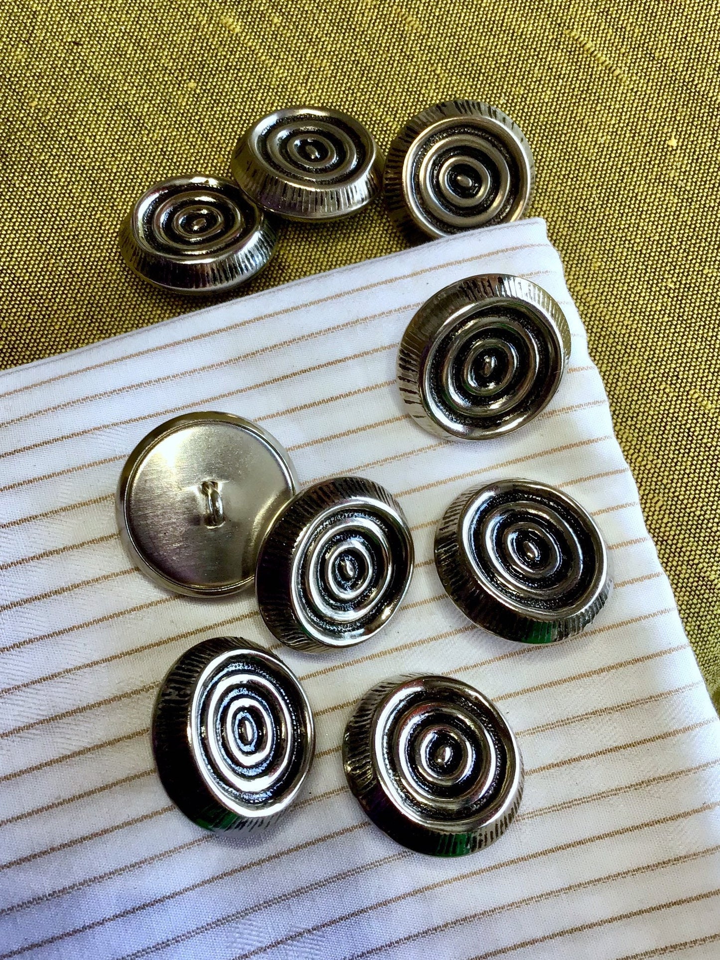 SILVER EMBOSSED Buttons 1" (25mm) 40L Circular Texture Antique Silver Metal Button / Shank Silver Buttons / Silver Blazer Buttons 892