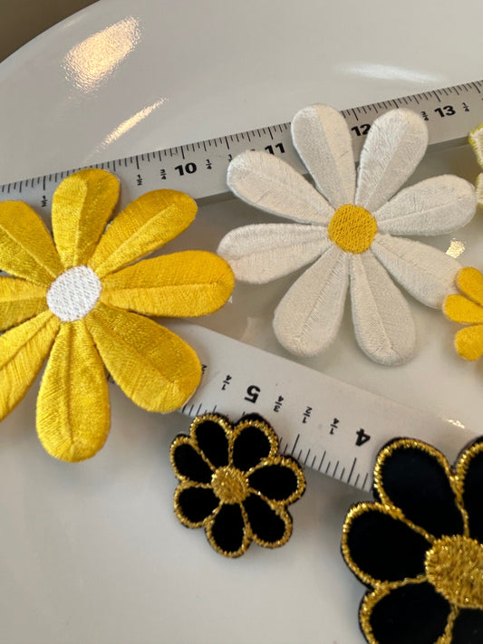 6 pieces FLORAL VINTAGE appliqués black white yellow gold white flower sunflower iron on Patches #1