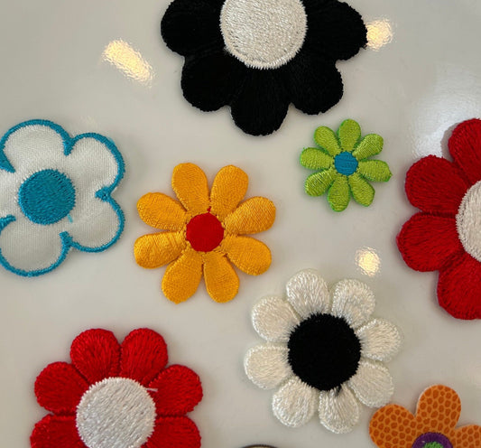 8 pieces FLORAL VINTAGE appliqués red yellow orange purple white blue outline flower iron on Patches #20