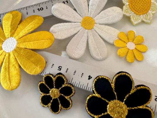 6 pieces FLORAL VINTAGE appliqués black white yellow gold white flower sunflower iron on Patches #1
