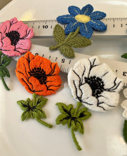 6 pieces FLORAL VINTAGE appliqués orange pink white blue black yellow brown flower Patches #3
