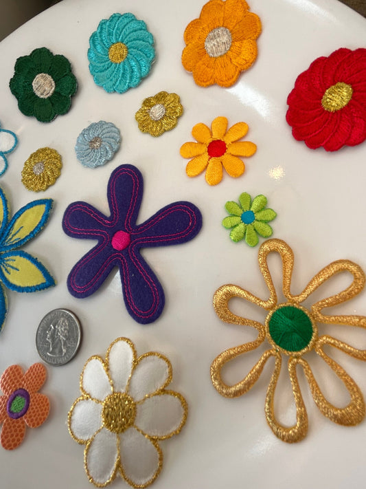 15 pieces FLORAL VINTAGE appliqués orange glittery gold outline white purple blue outline red white light blue flower iron on Patches #22