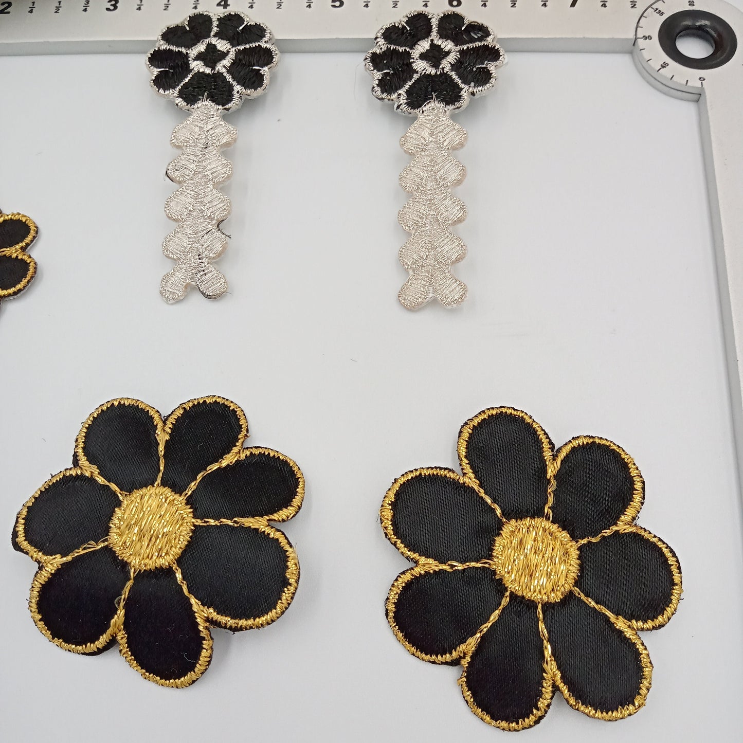 6 pieces FLORAL VINTAGE appliqués gold black silver flower Patches #110