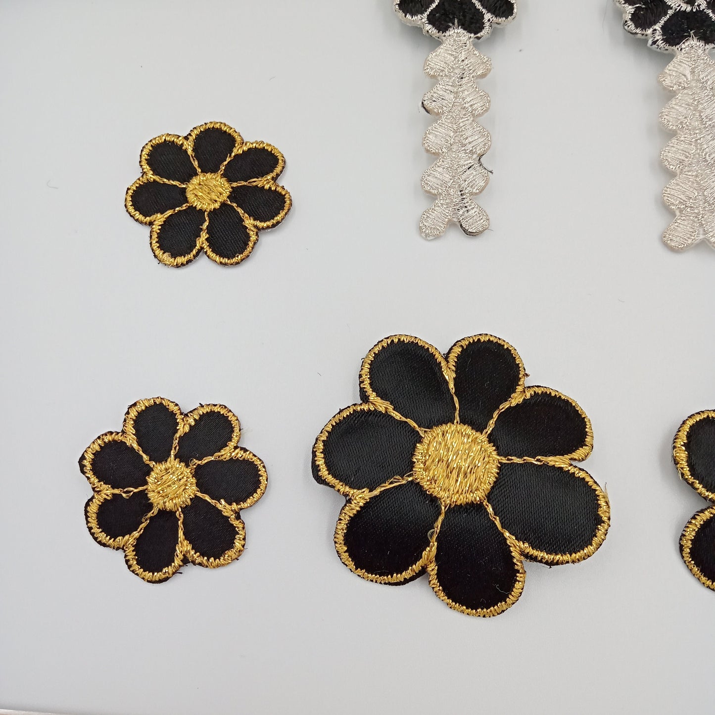 6 pieces FLORAL VINTAGE appliqués gold black silver flower Patches #110