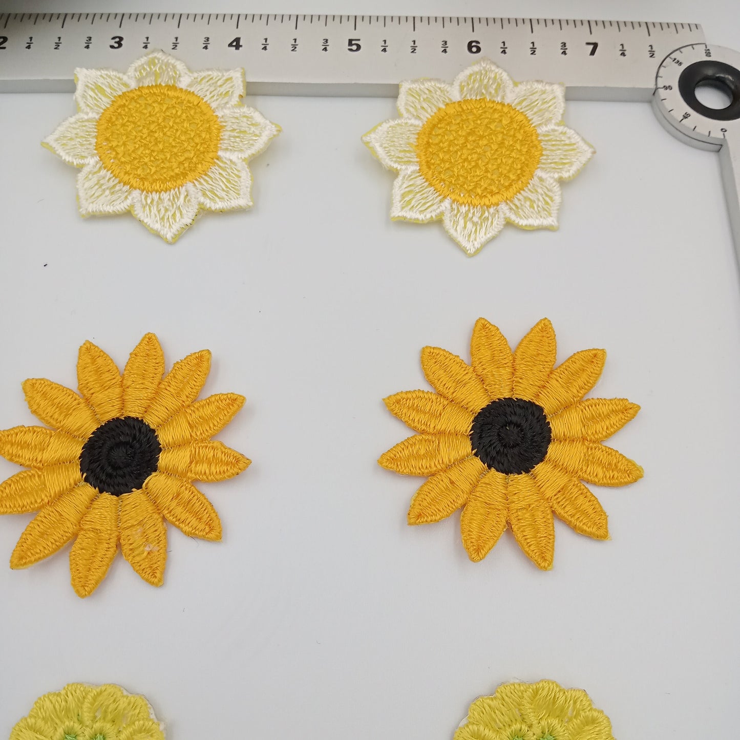 6 pieces FLORAL VINTAGE appliqués yellow lime green black white flower Patches #111