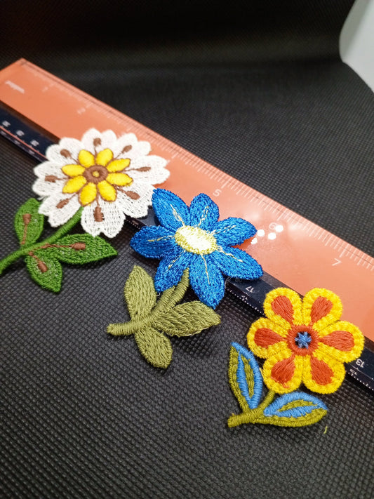3 pieces FLORAL VINTAGE appliqués orange white blue brown yellow green flower Patches #102