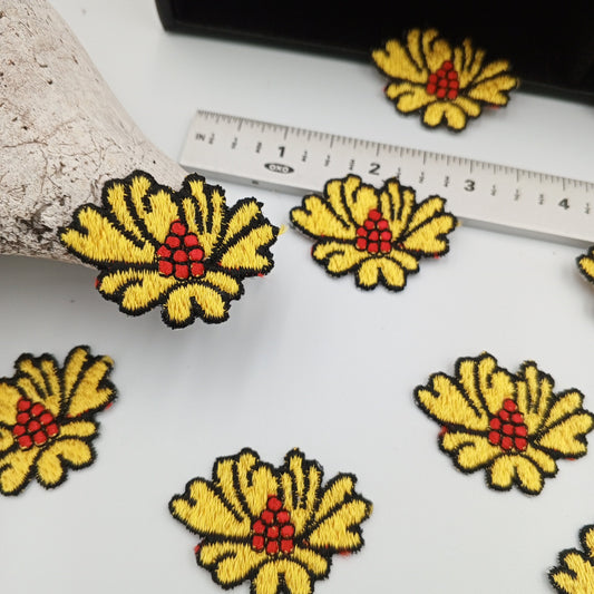 FLORAL VINTAGE appliques Red yellow flower iron-on Patches #182