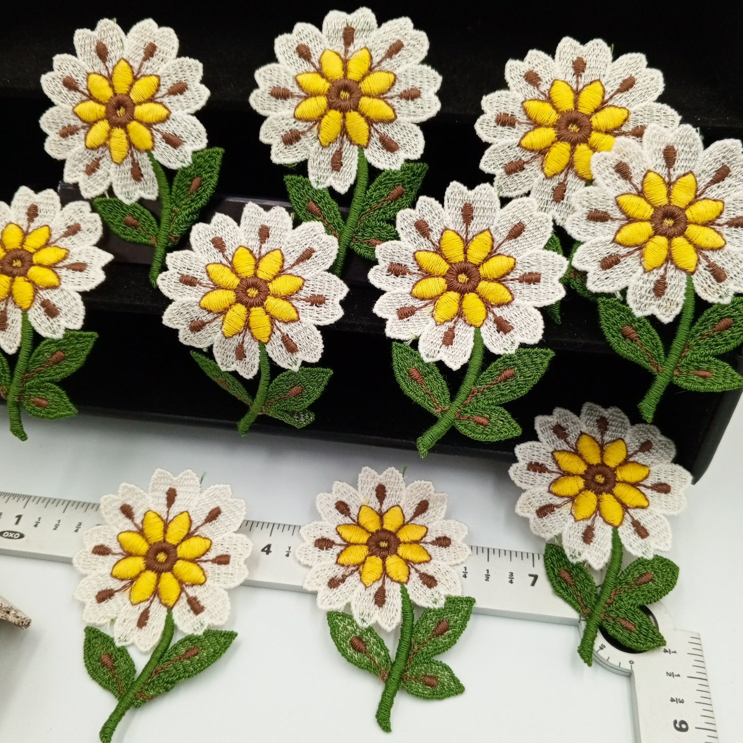 FLORAL VINTAGE appliques yellow brown off white flower Patches #173