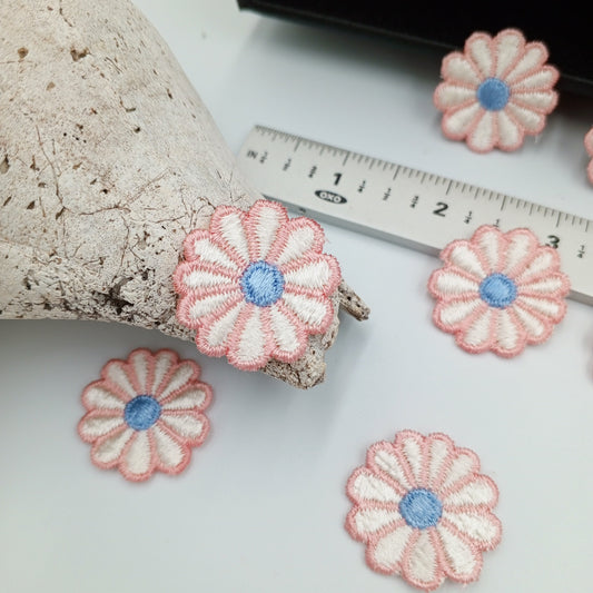 FLORAL VINTAGE appliques baby blue pink white flower Patches #176