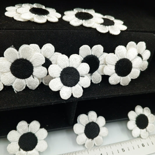 FLORAL VINTAGE appliques black white flower iron-on Patches #210