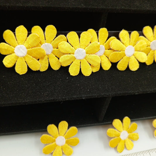 FLORAL VINTAGE applique white yellow daisy flower iron on Patches #199