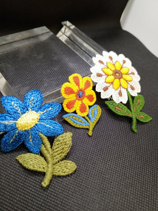 3 pieces FLORAL VINTAGE appliqués orange white blue brown yellow green flower Patches #102