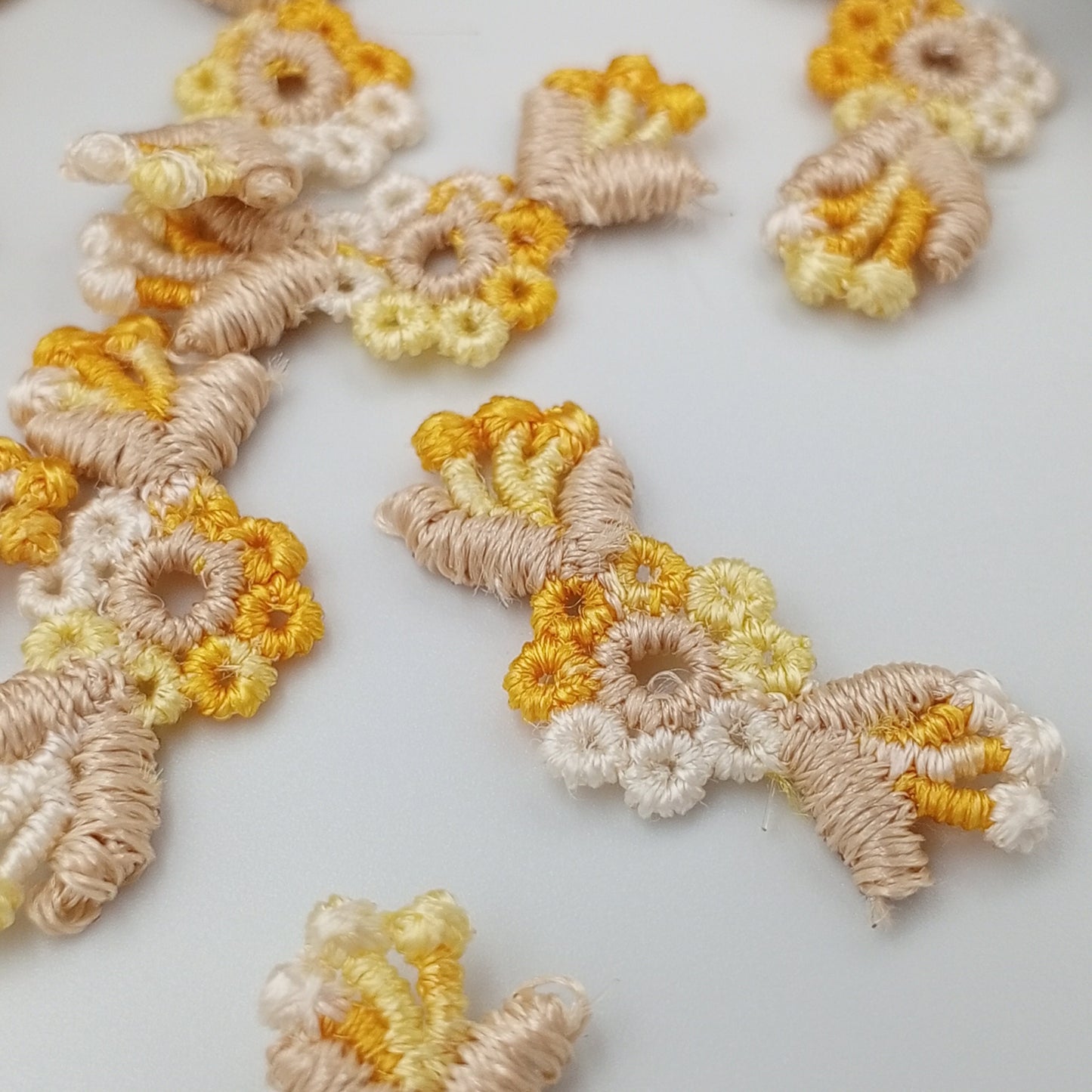 VINTAGE appliques yellow natural flower embroidery Patches #328