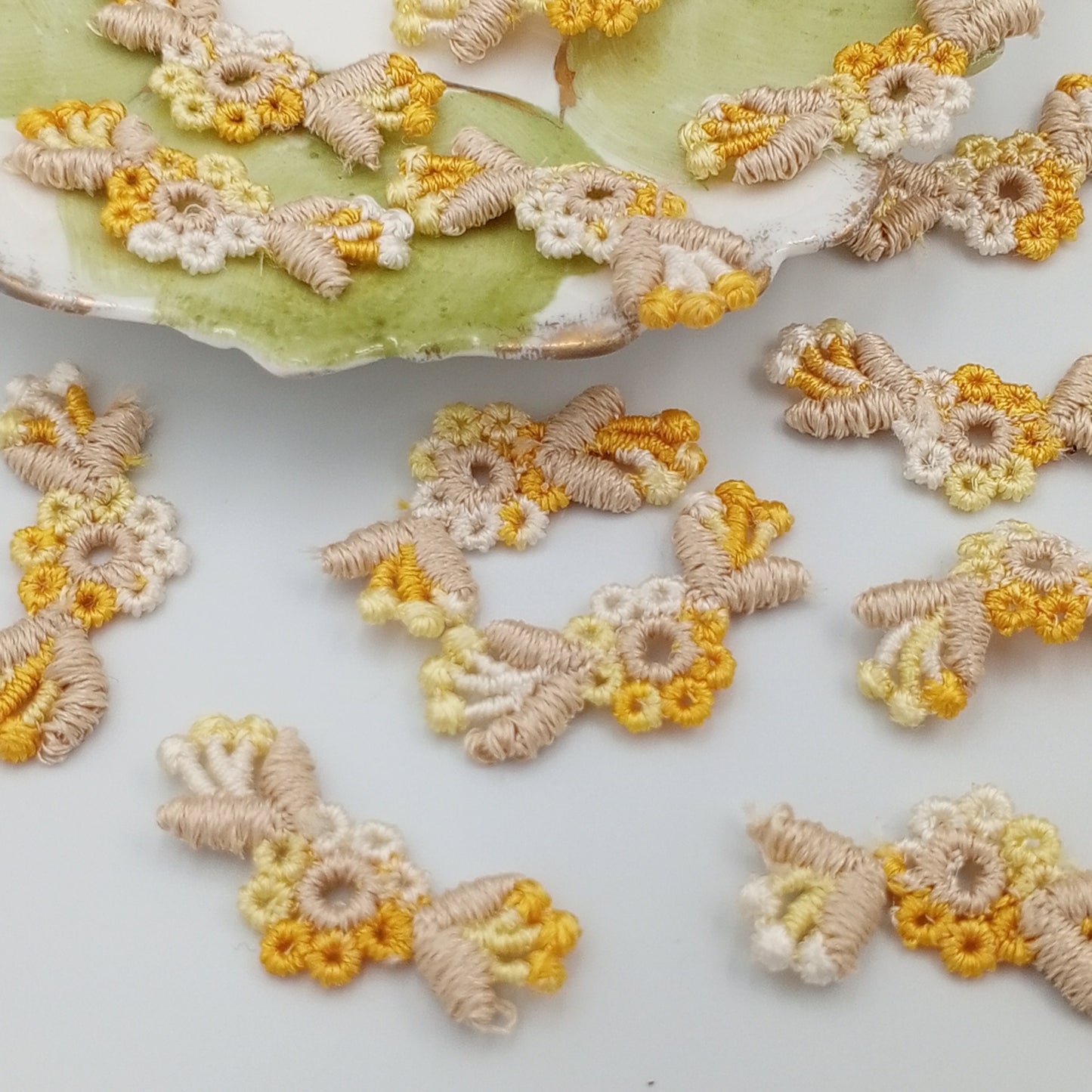 VINTAGE appliques yellow natural flower embroidery Patches #328