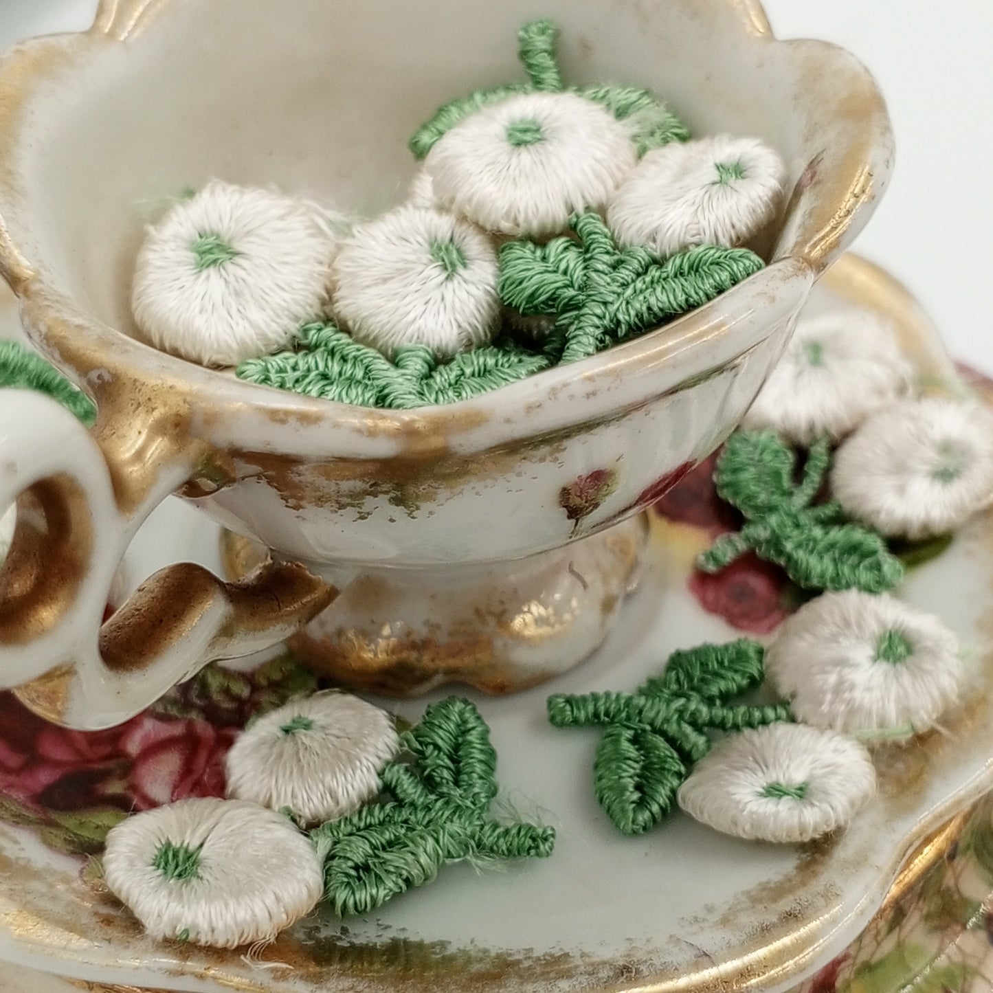 VINTAGE appliques white flower ball embroidery Patches #319