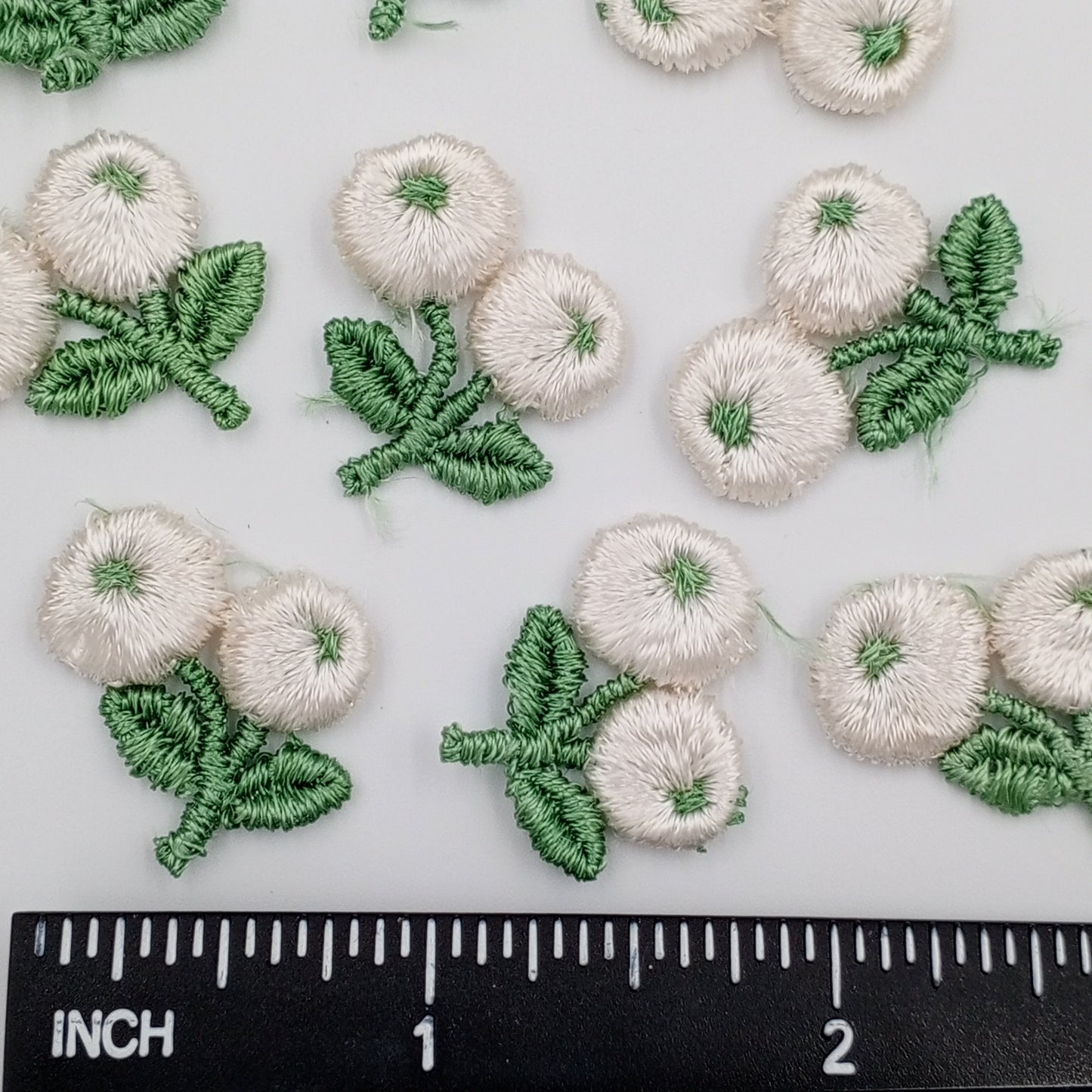 VINTAGE appliques white flower ball embroidery Patches #319