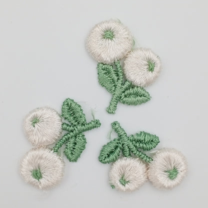 VINTAGE appliques white flower ball embroidery Patches #319