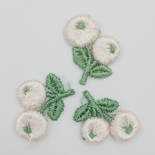 VINTAGE appliques white flower ball embroidery Patches #319