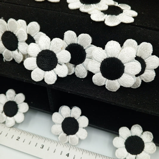 FLORAL VINTAGE appliques black white flower iron-on Patches #210