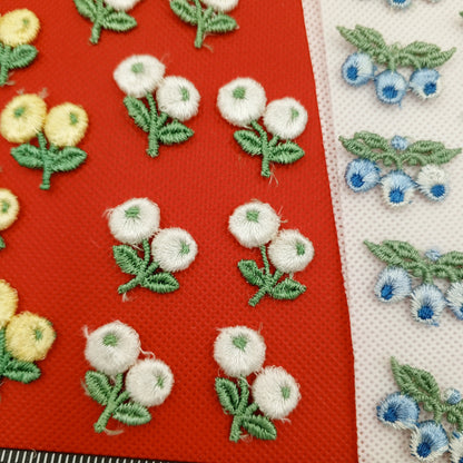 30 pieces FLORAL VINTAGE appliques white yellow blue baby blue green flower Patches #149