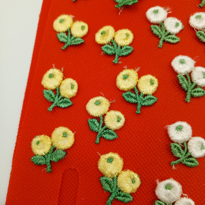 30 pieces FLORAL VINTAGE appliques white yellow blue baby blue green flower Patches #149