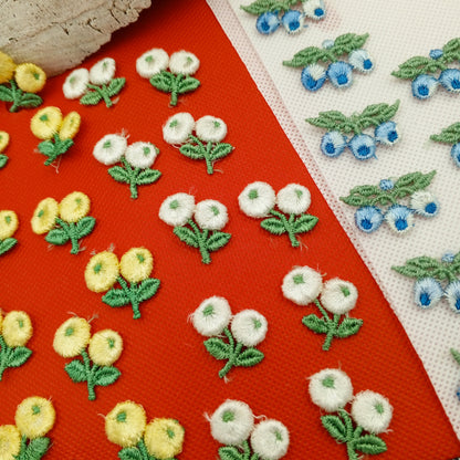 30 pieces FLORAL VINTAGE appliques white yellow blue baby blue green flower Patches #149