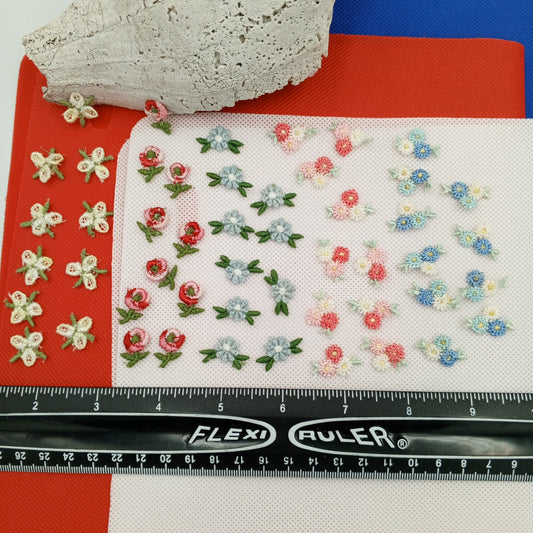 50 pieces FLORAL VINTAGE appliques blue white green pastel green pink red flower Patches #150
