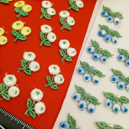 30 pieces FLORAL VINTAGE appliques white yellow blue baby blue green flower Patches #149