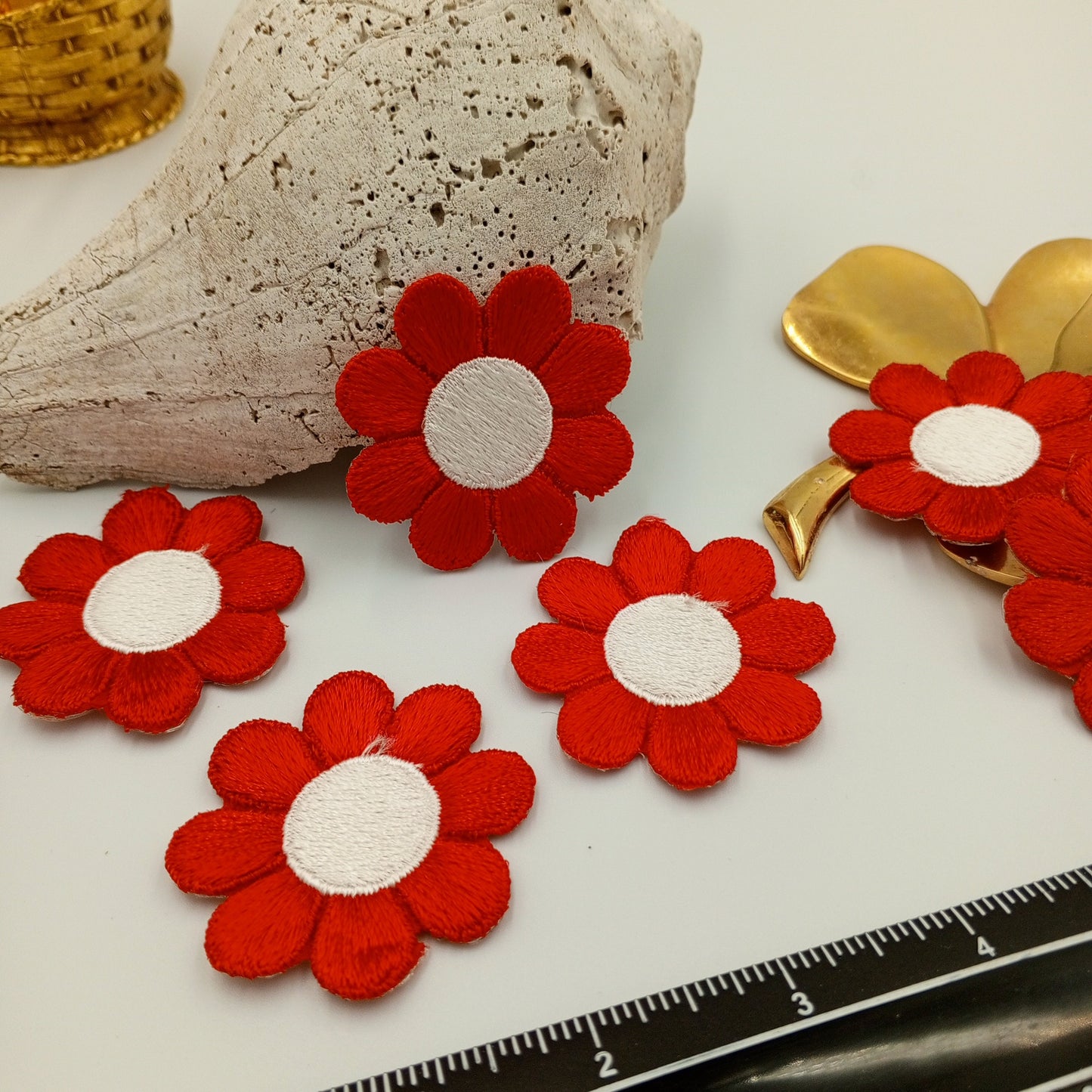 FLORAL VINTAGE appliques 2" white red flower Patches iron on #212