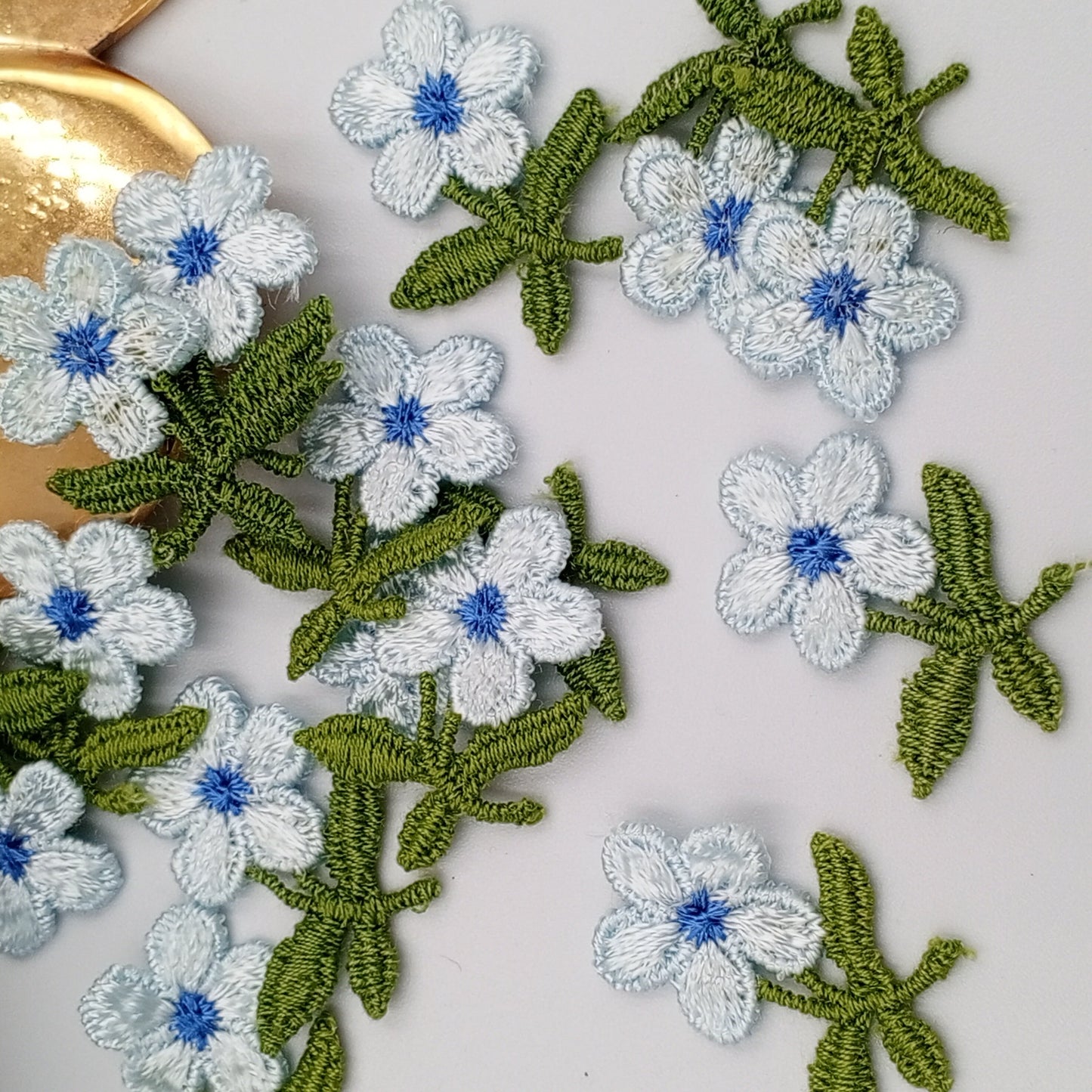 FLORAL VINTAGE appliques light blue flower Patches #235