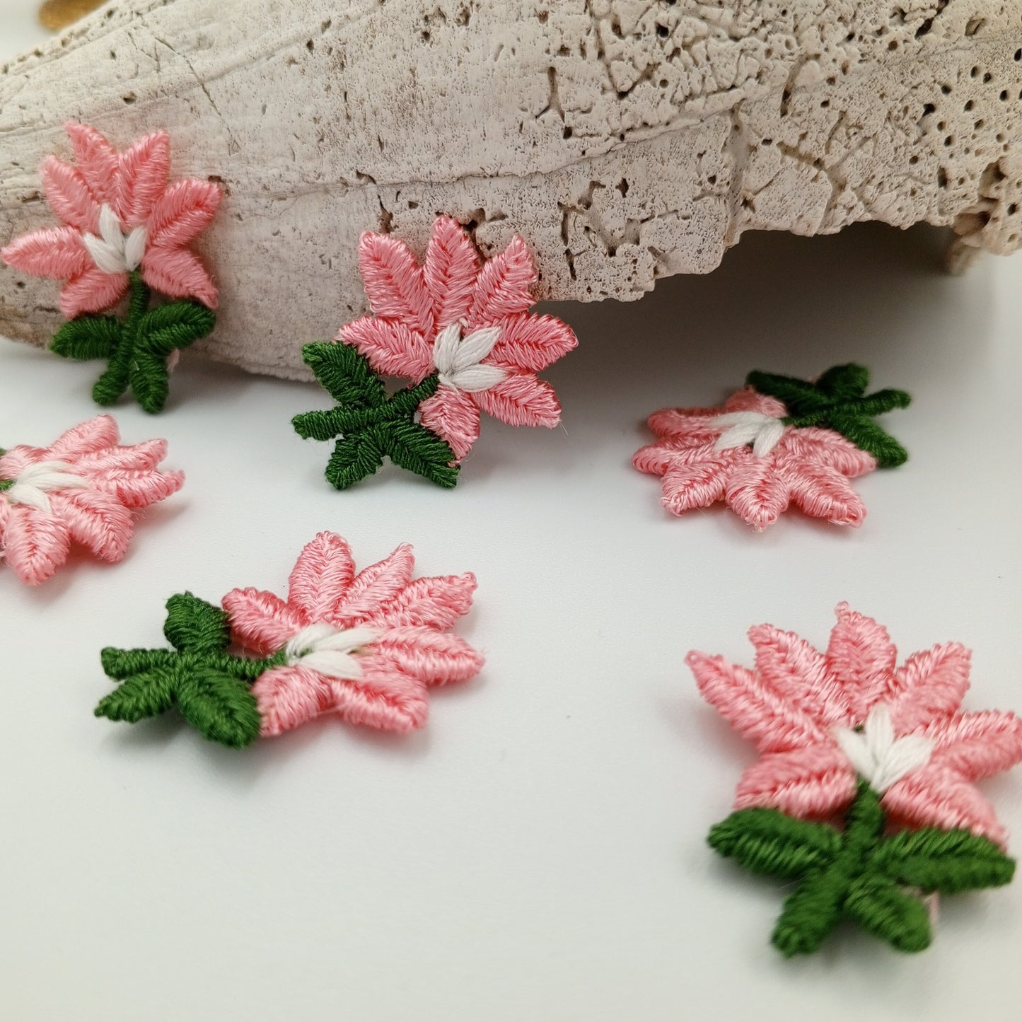 FLORAL VINTAGE appliques pink white flower Patches #241