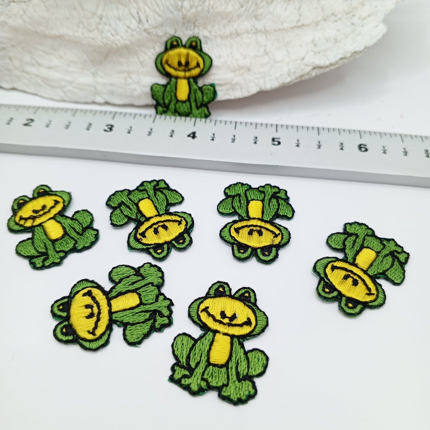 Yellow green frog Patches sewing appliqué #456