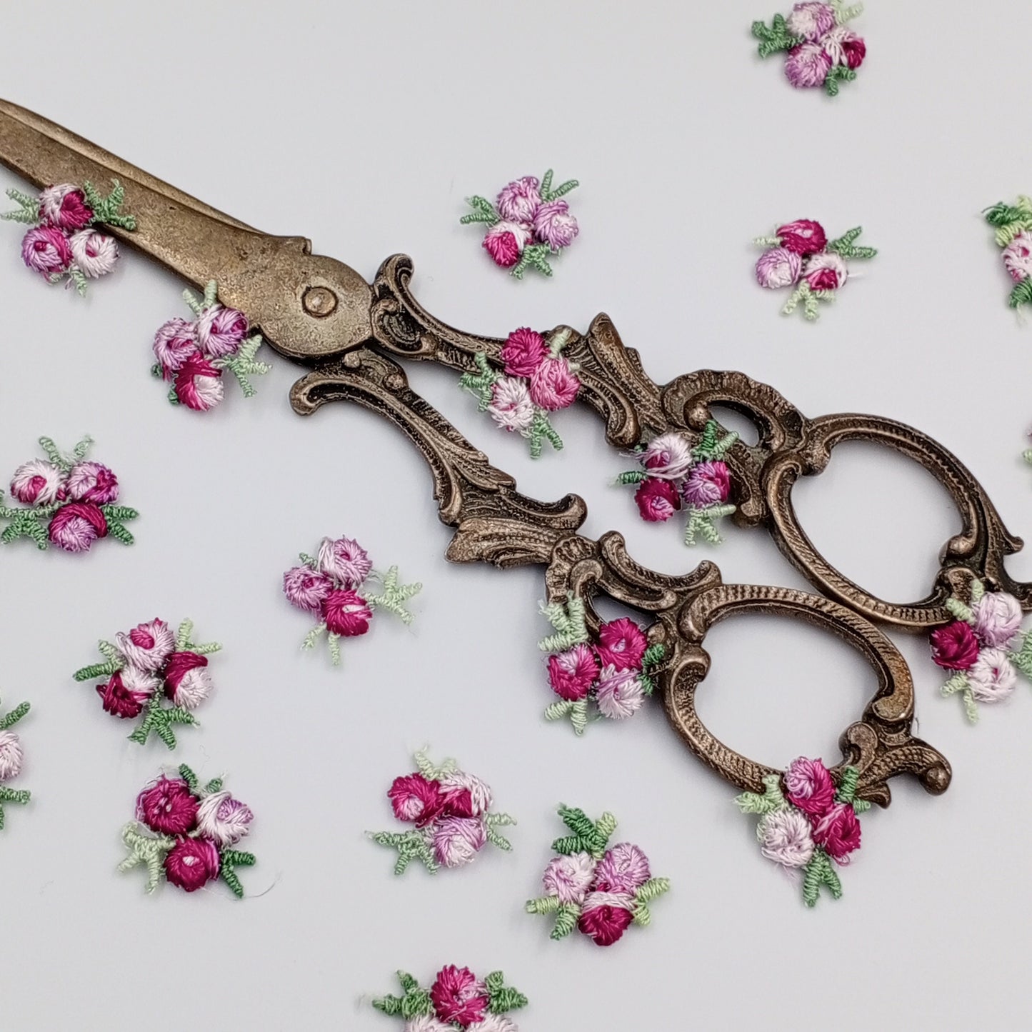 VINTAGE appliques cute lilac white purple flower embroidery Patches #310