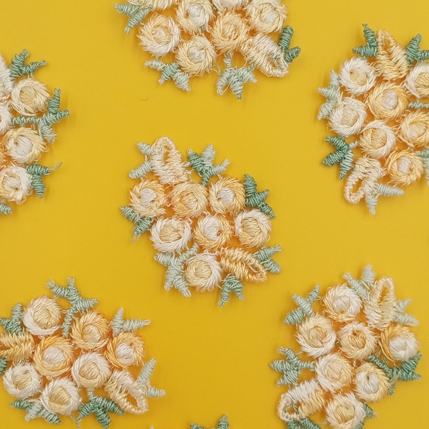 FLORAL VINTAGE appliques white green yellow flower Patches #297