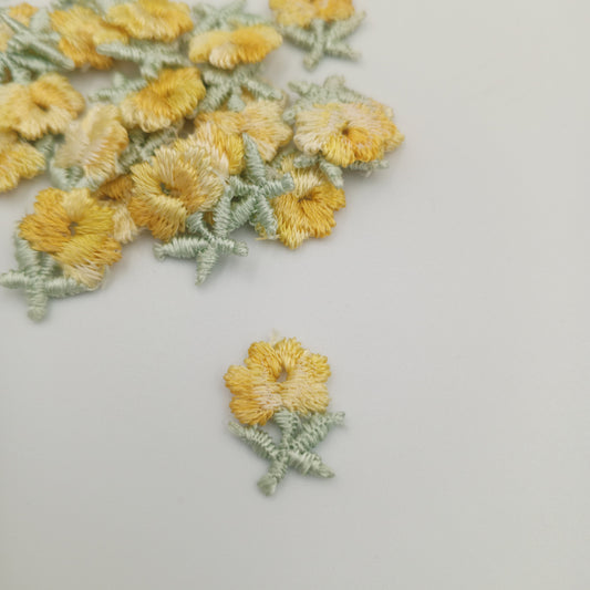 VINTAGE appliques cute pastel yellow flower Patches #290
