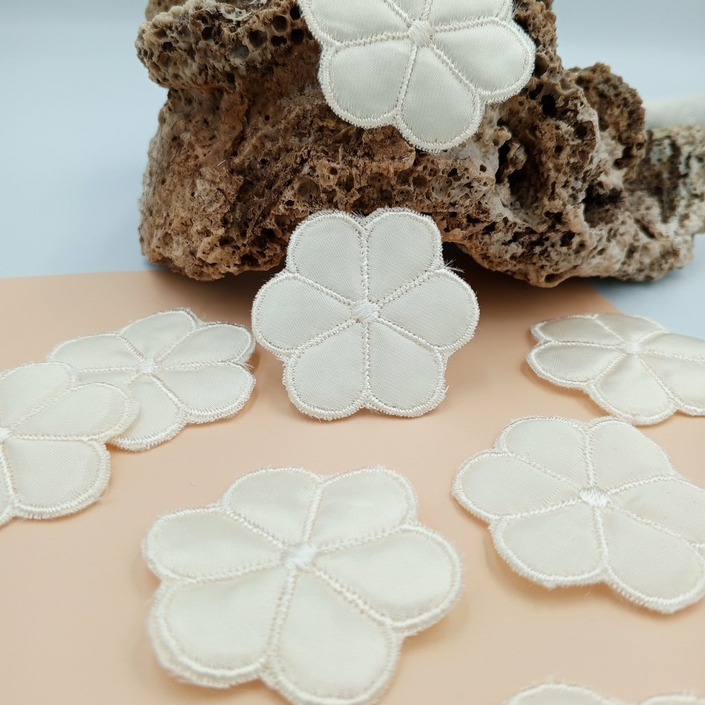 FLORAL VINTAGE appliques cream flower padded Patches #285