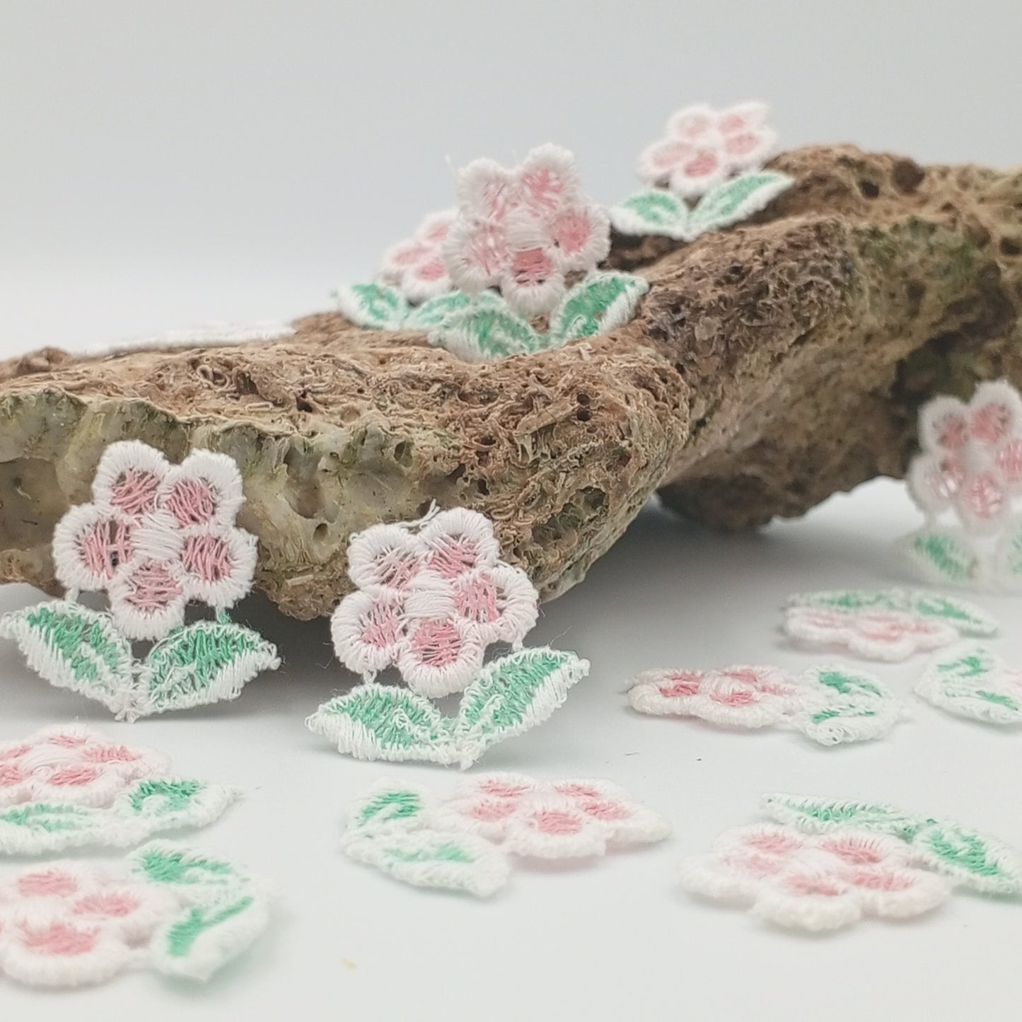 FLORAL VINTAGE appliques white pink flower Patches #274