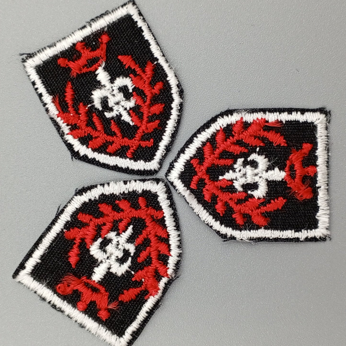 VINTAGE Badge Patches red white black shield Embroidered Appliques #709