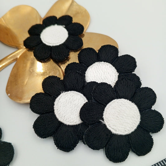 FLORAL VINTAGE appliques white black flower Iron on Patches #211