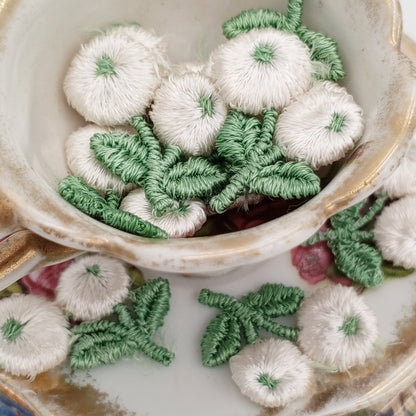 VINTAGE appliques white flower ball embroidery Patches #319