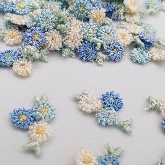 VINTAGE appliques cute white green blue flower embroidery Patches #317